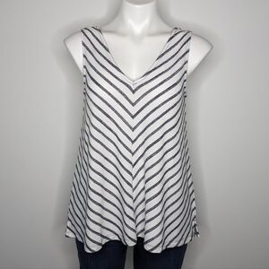 ✨3/$15  GAP white blue striped lightweight knit v neck tank XS